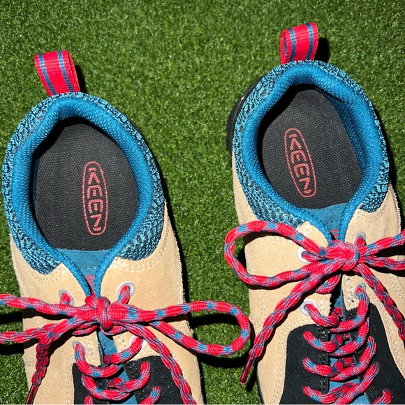 Keen women’s lace up jasper rocks sneaker in fjord blue, safari, & red - Picture 2 of 16